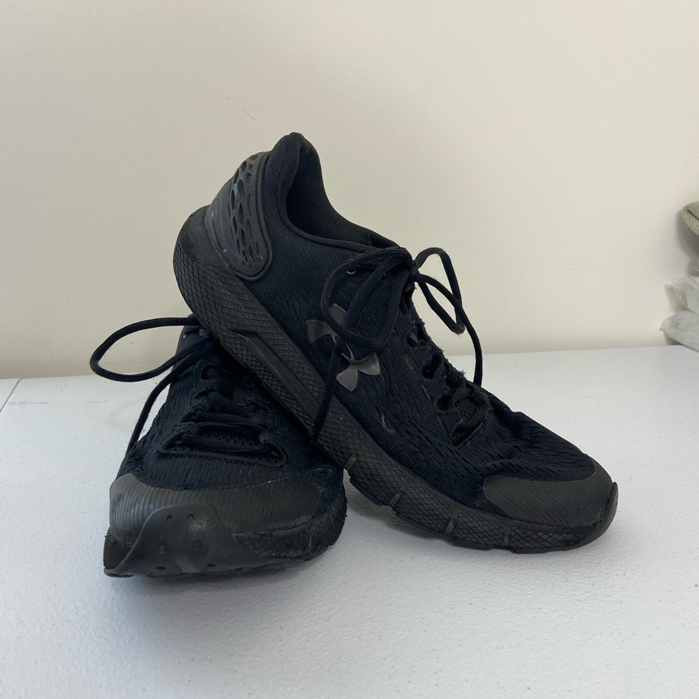 Under Armour men's solid black charged rogue 2 running sneakers shoes size 11